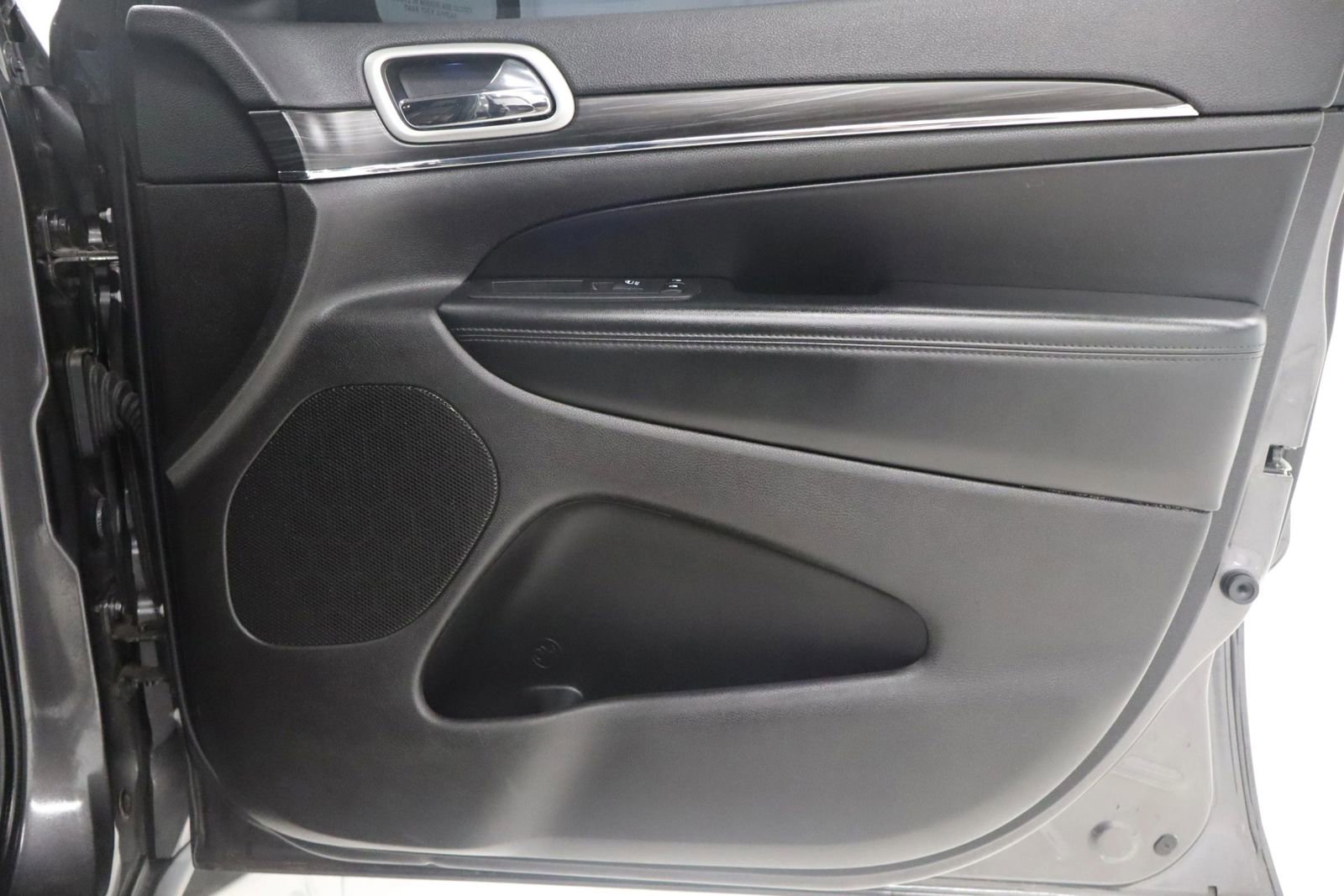 Used 2019 Jeep Grand Cherokee Limited image 11
