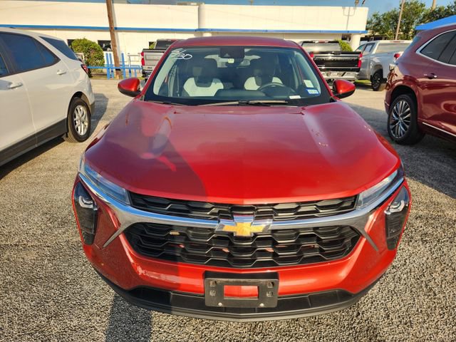 Used 2024 Chevrolet Trax LS w/ LS Convenience Package FWD image 2