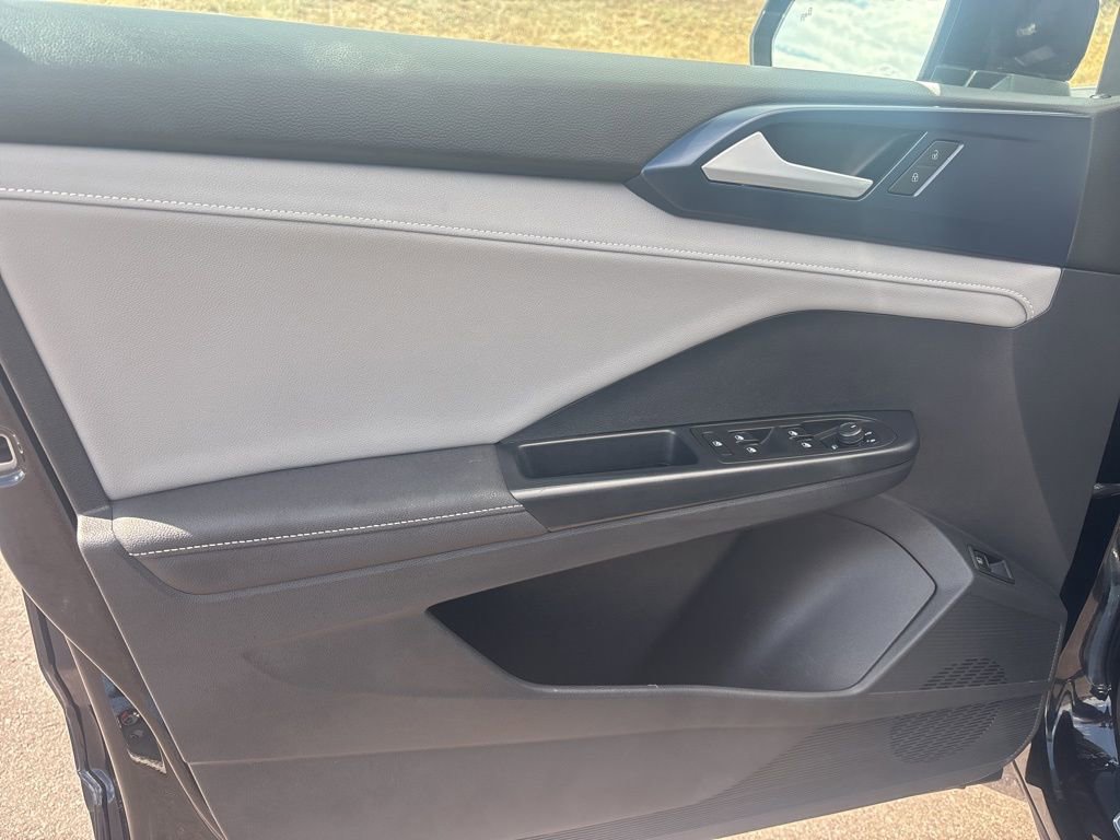 Used 2024 Volkswagen Taos SE FWD image 10