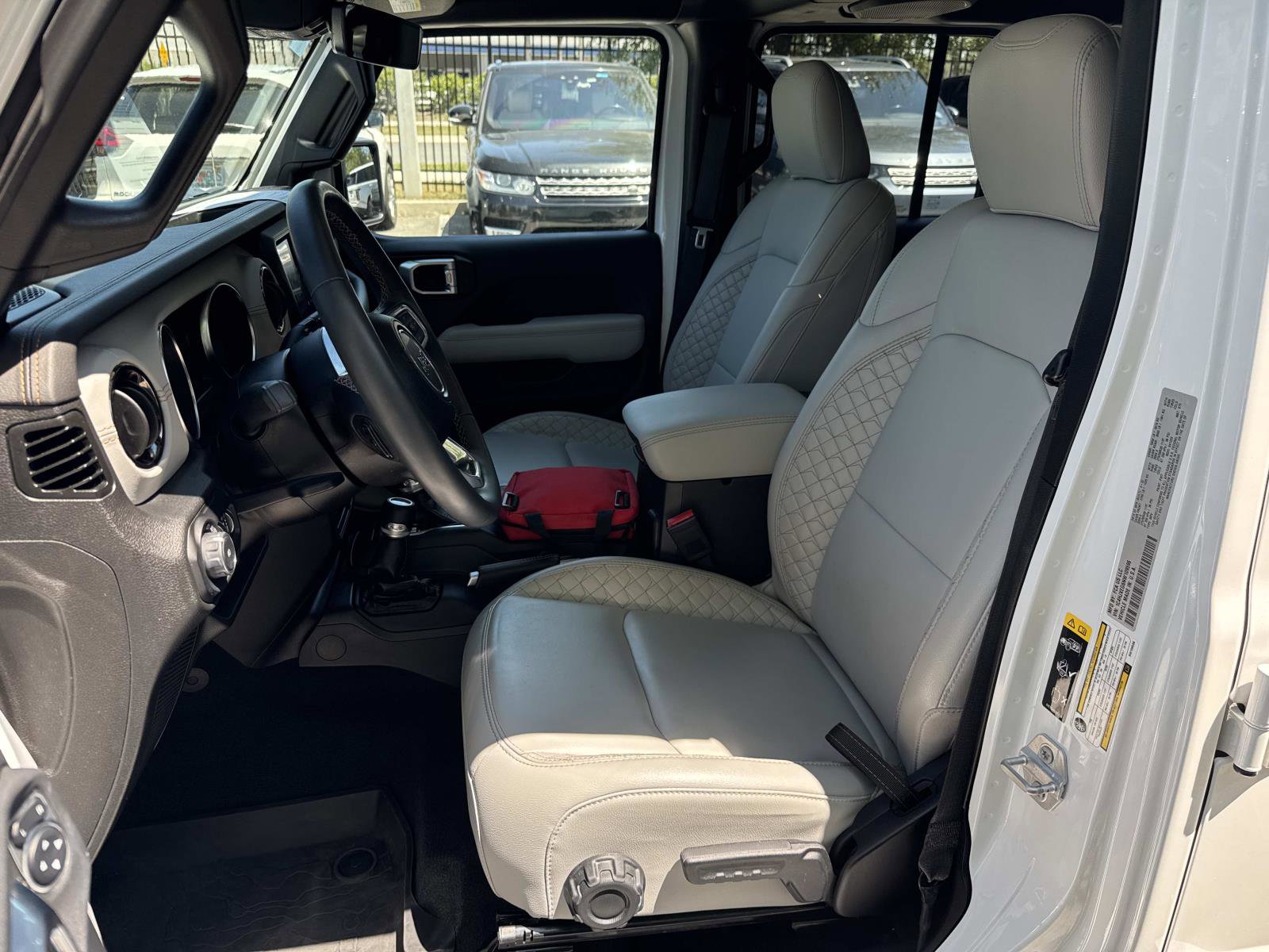 Used 2022 Jeep Wrangler Unlimited Sahara AWD/4WD image 20