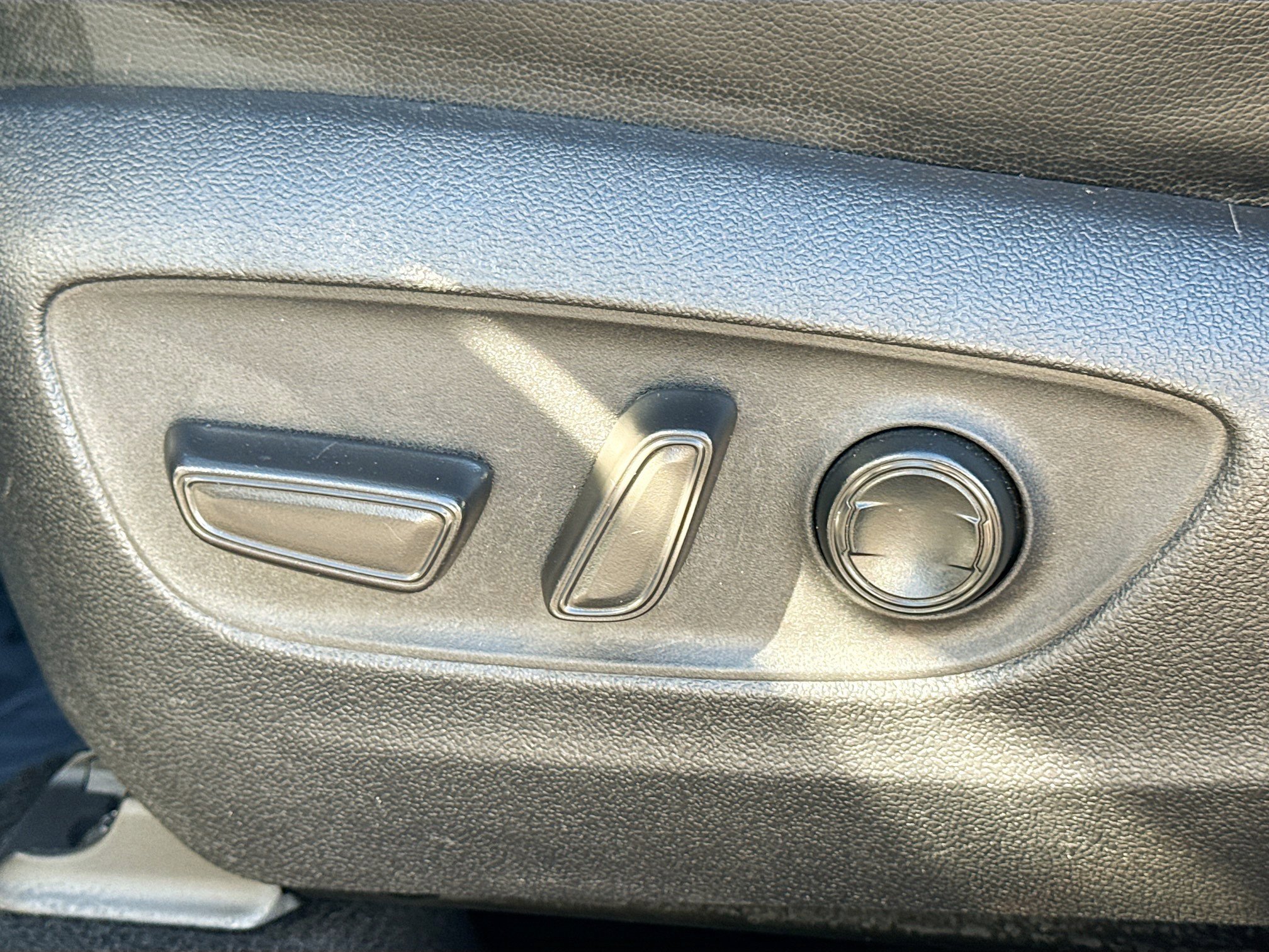 Used 2020 Toyota Highlander XLE image 20