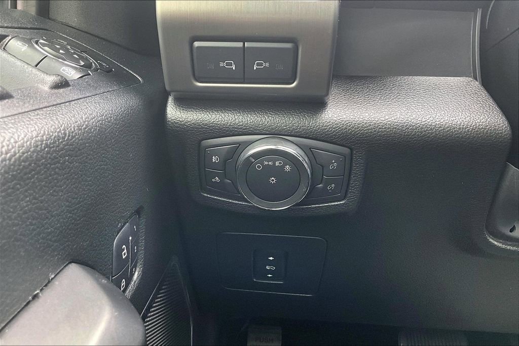 Used 2016 Ford F150 Limited image 38