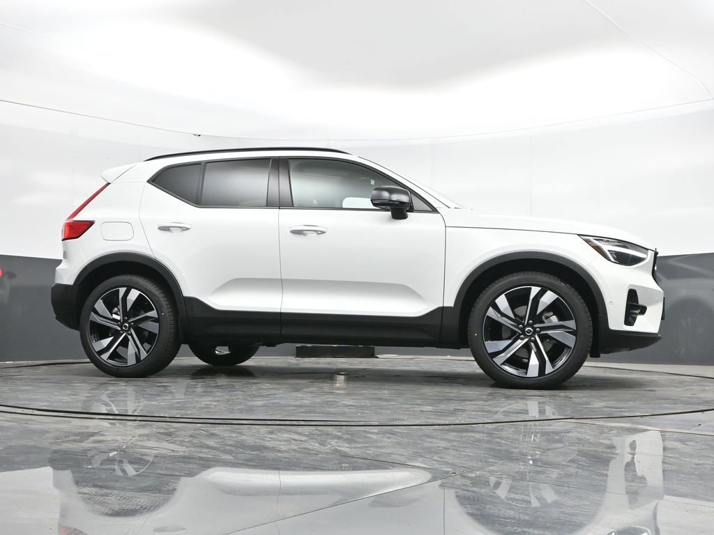New 2025 Volvo XC40 B5 Plus w/ Protection Package Premier image 40