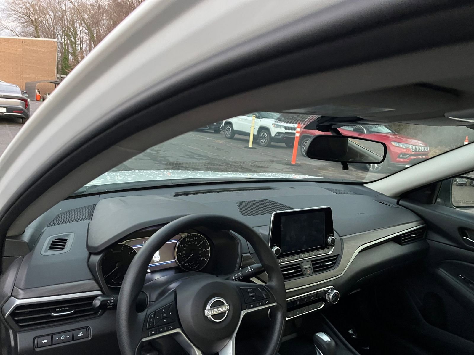 Used 2025 Nissan Altima 2.5 SV image 32