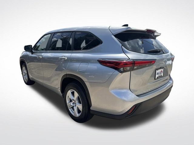 Used 2023 Toyota Highlander LE FWD image 7