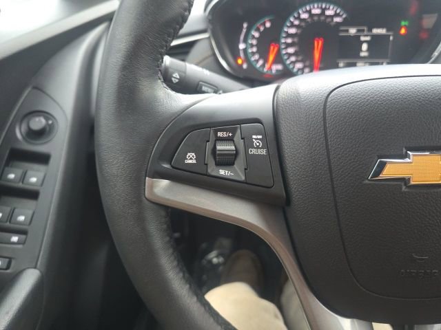 Used 2022 Chevrolet Trax LT w/ LT Convenience Package image 14