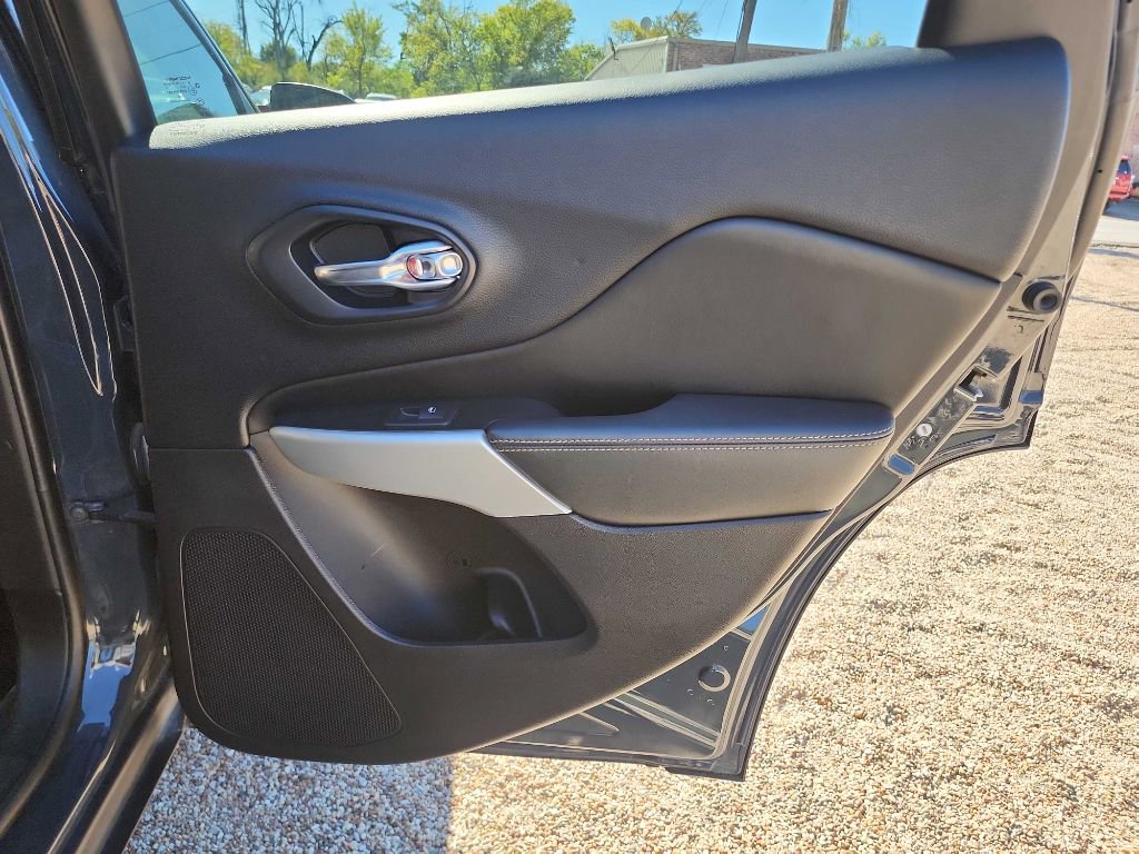 Used 2018 Jeep Cherokee Latitude Plus image 28