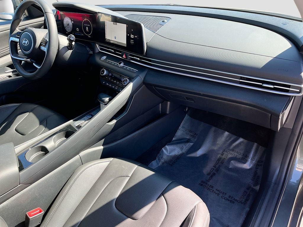 Used 2025 Hyundai Elantra Limited FWD image 28
