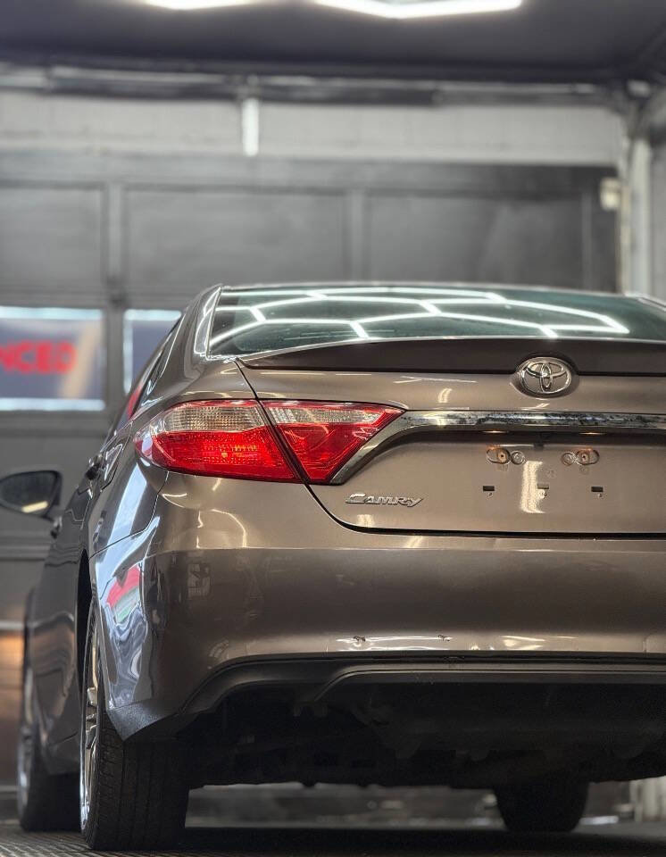 Used 2017 Toyota Camry SE FWD image 13