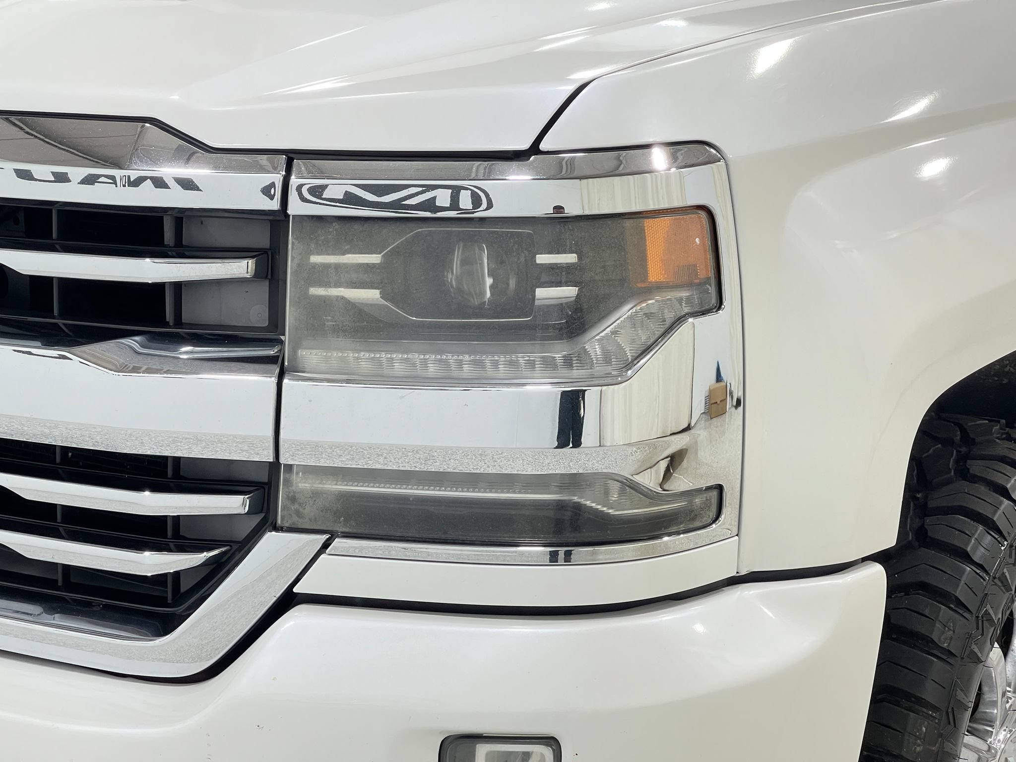 Used 2016 Chevrolet Silverado 1500 High Country w/ High Country Premium Package AWD/4WD image 33