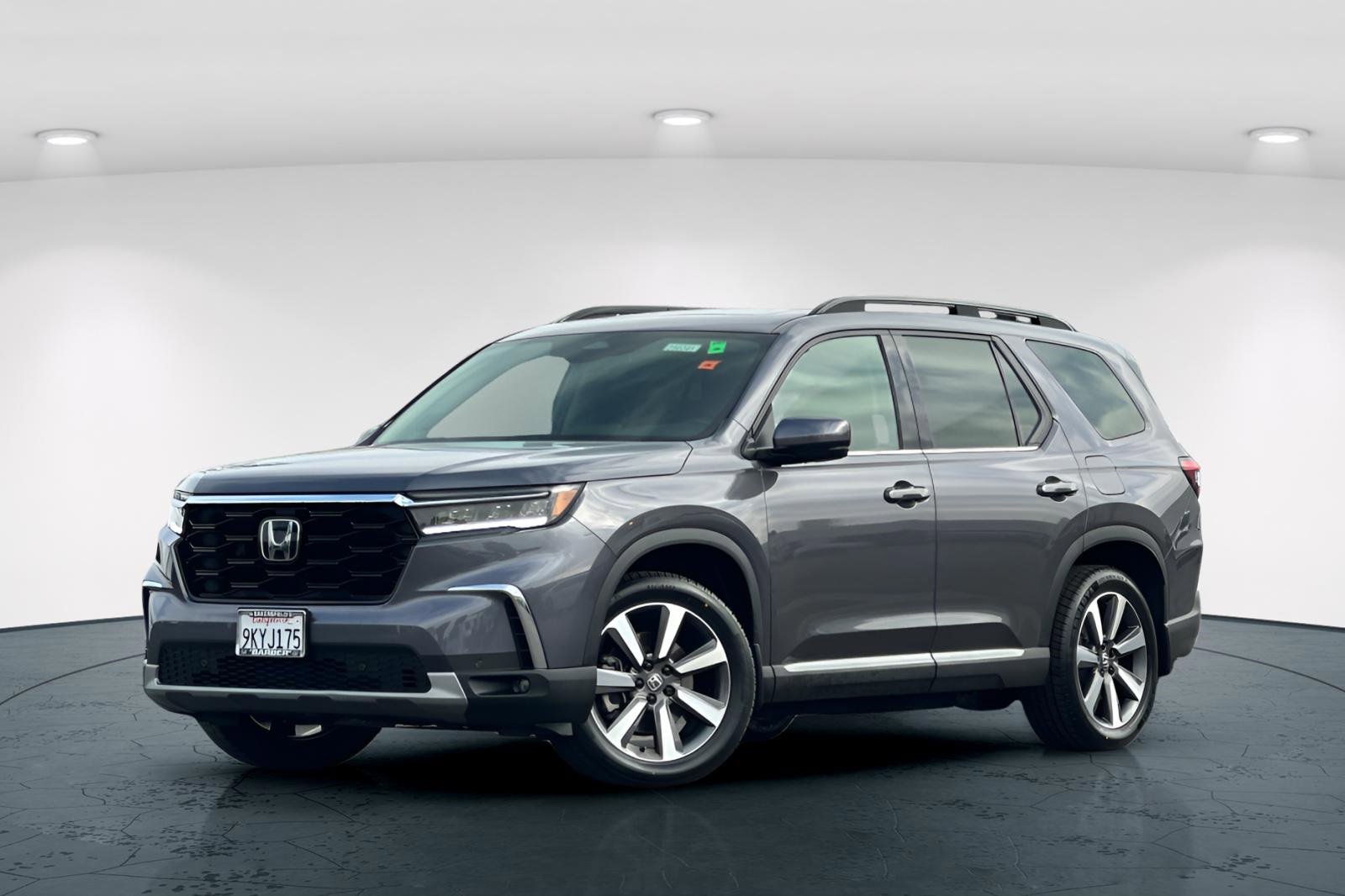 Certified 2024 Honda Pilot Touring image 2