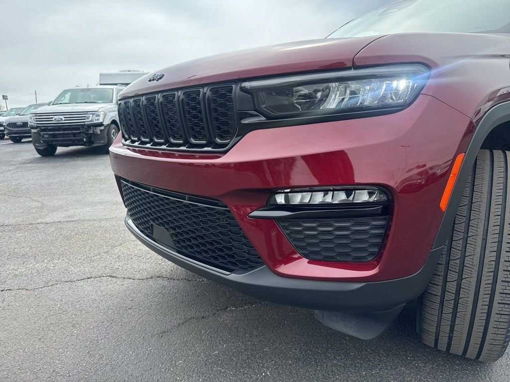 Used 2023 Jeep Grand Cherokee Limited w/ Black Appearance Package image 46