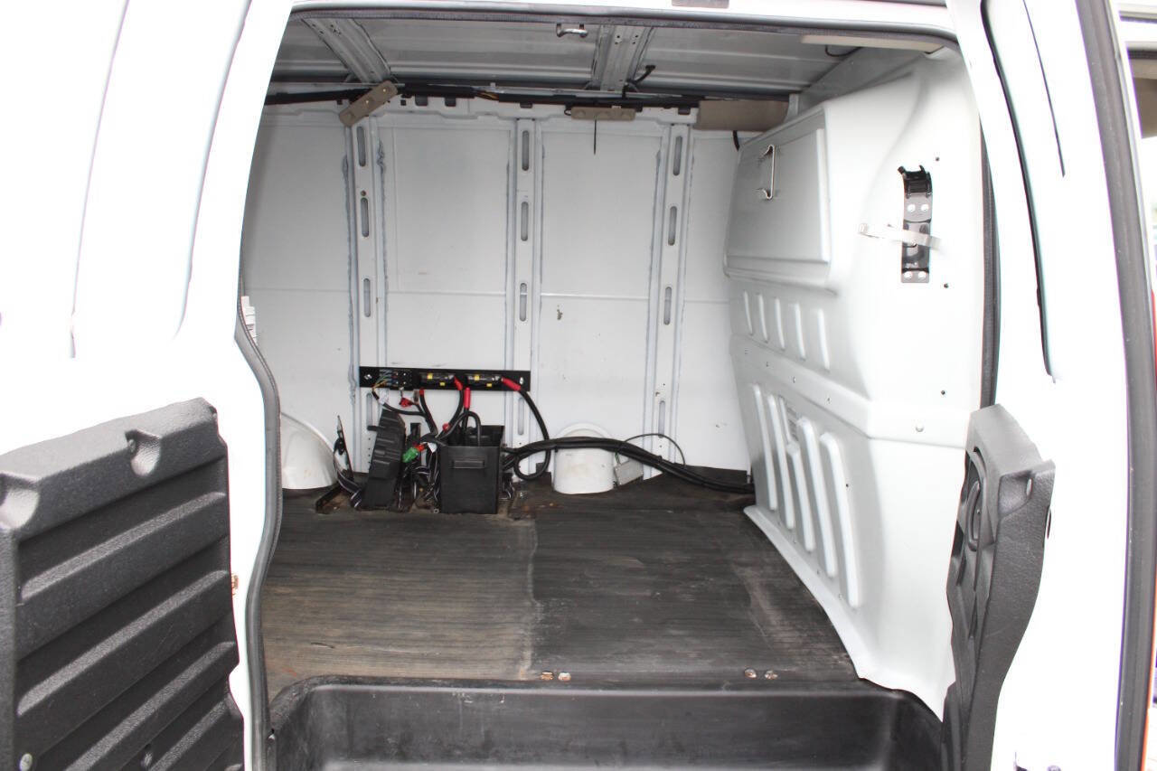 Used 2015 Chevrolet Express 2500 image 22