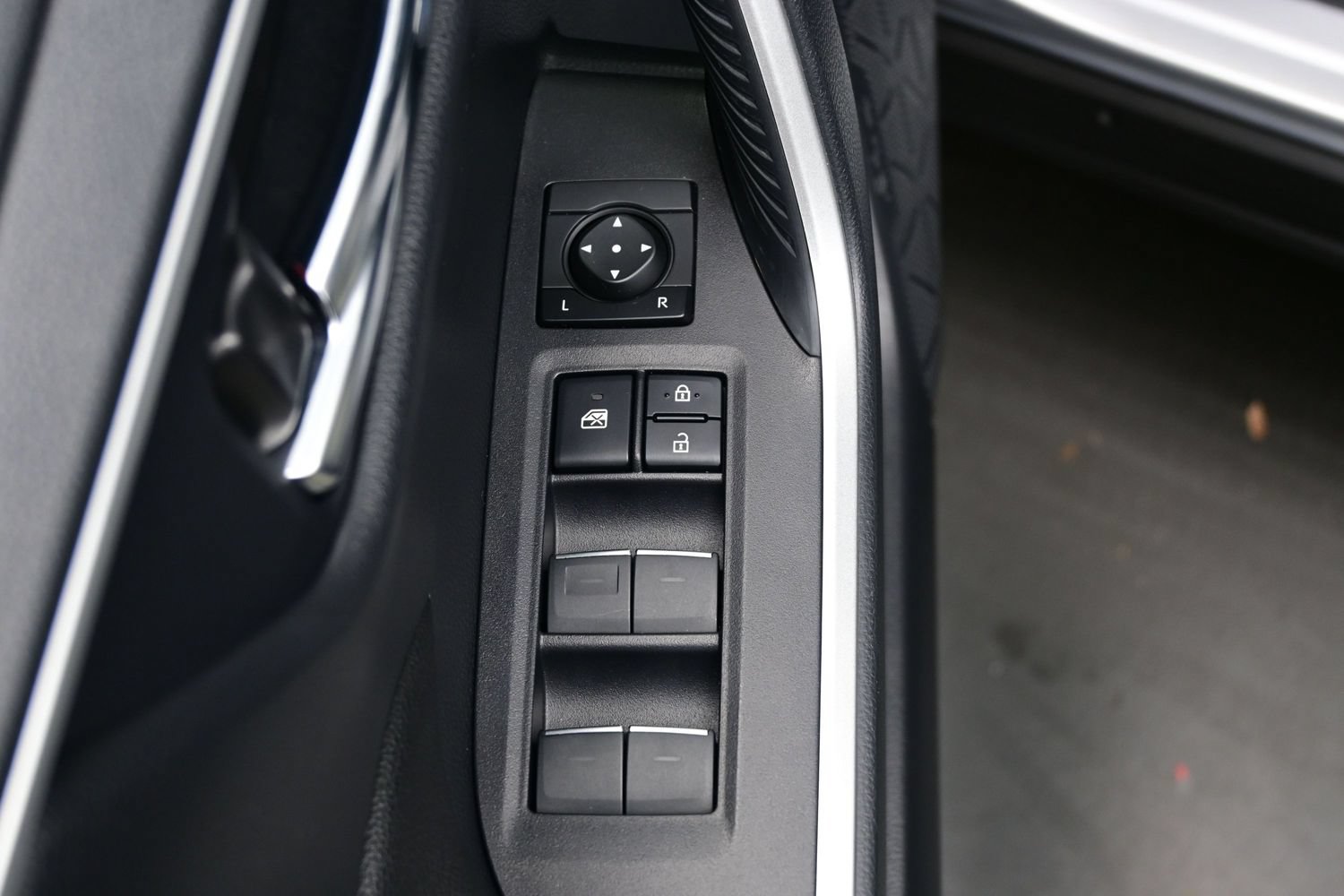 Used 2023 Toyota RAV4 XLE Premium AWD/4WD image 10