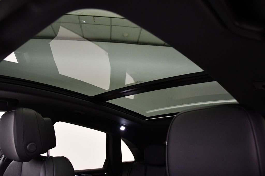 Used 2025 Porsche Macan image 16