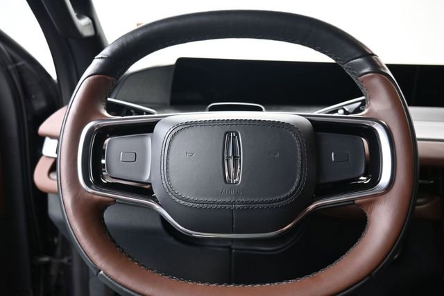 Used 2025 Lincoln Navigator Reserve AWD/4WD image 14