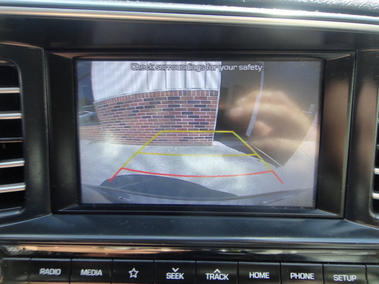 Used 2020 Hyundai Elantra Limited w/ Cargo Package (C1) FWD image 9