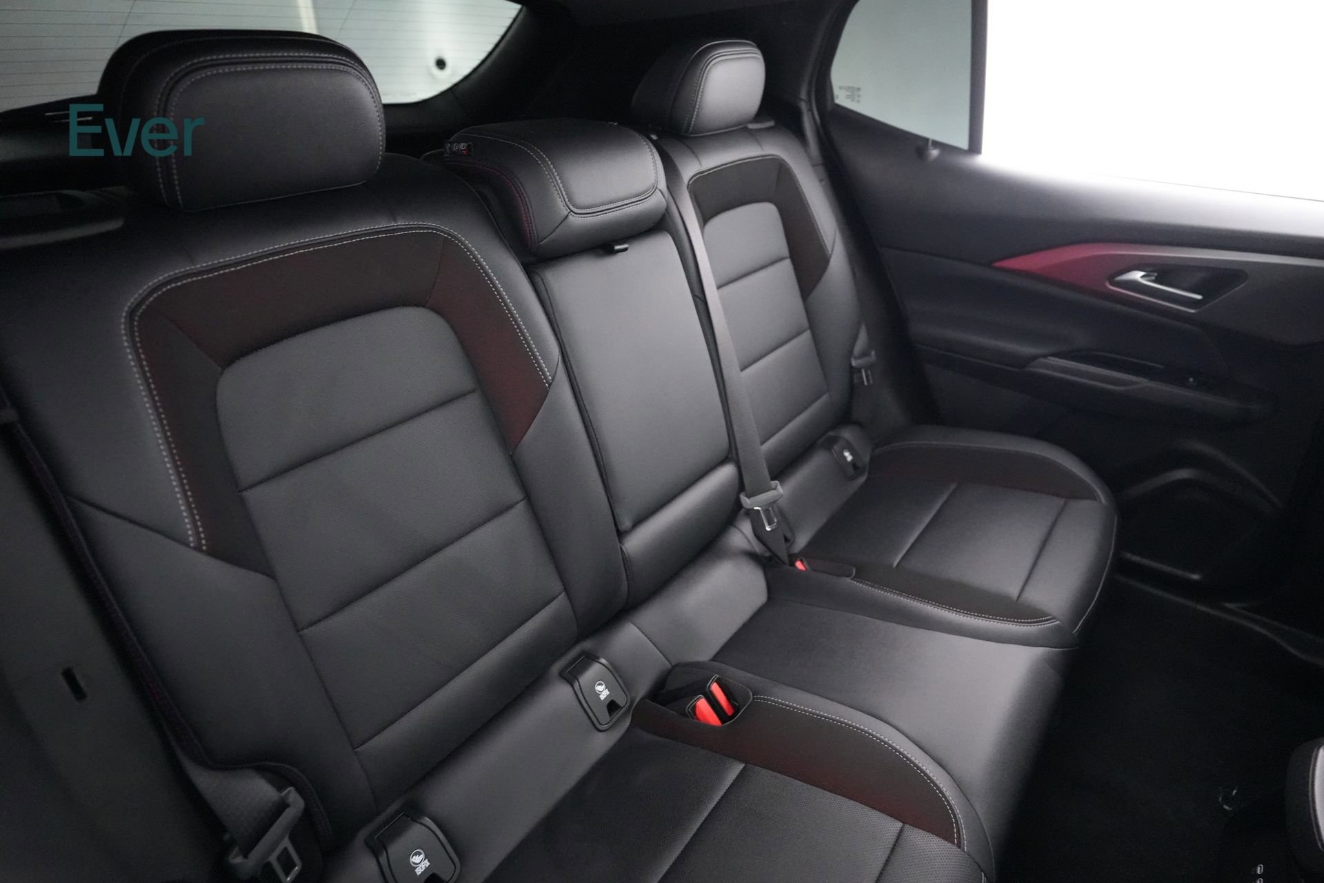 Used 2025 Chevrolet Equinox EV RS w/ LPO, All-Weather Mat Package FWD image 5