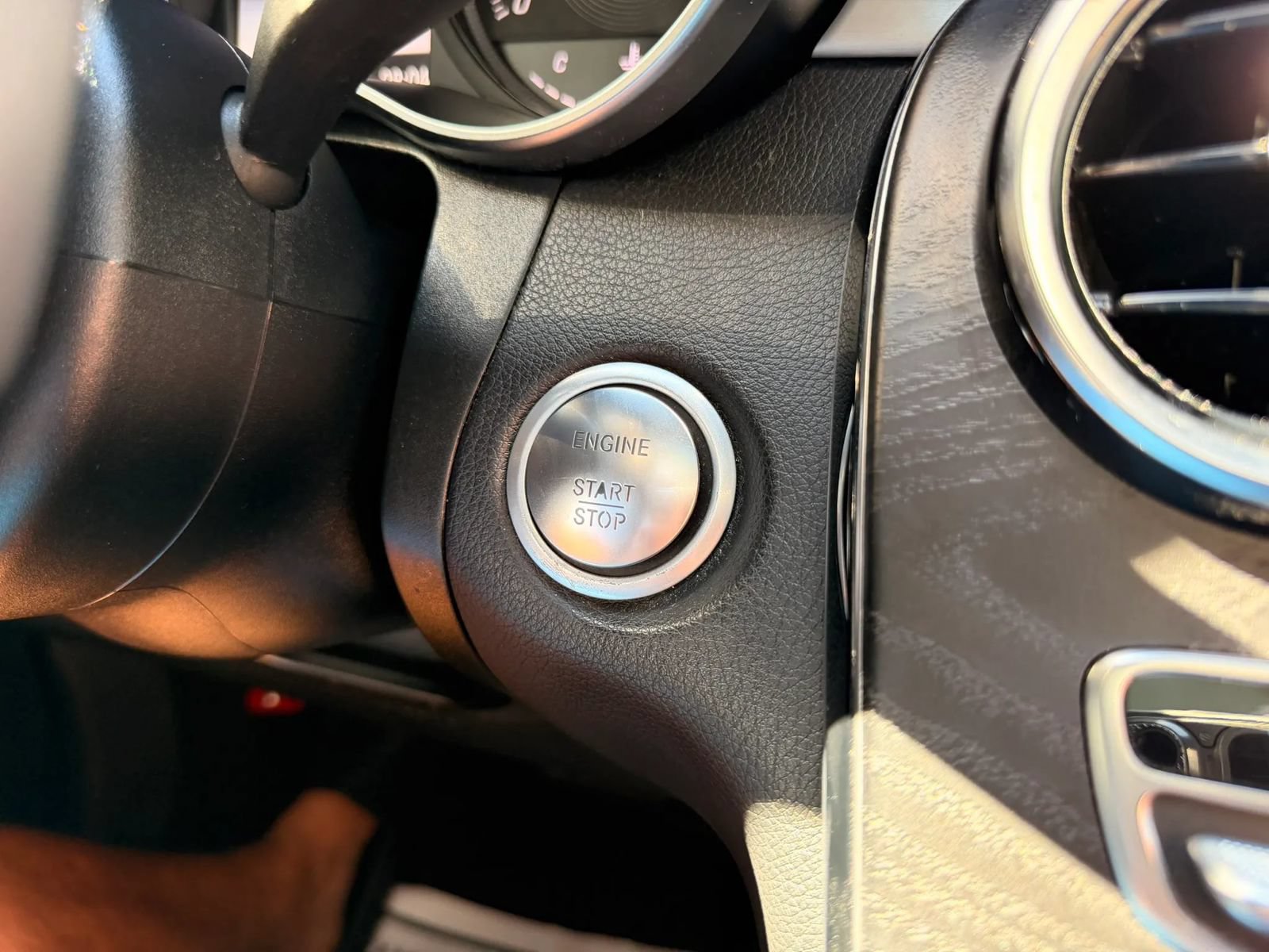 Used 2019 Mercedes-Benz GLC 300 4MATIC w/ Premium Package image 34