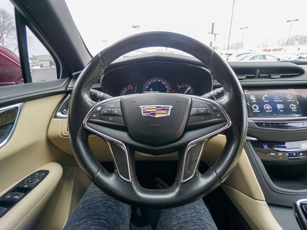 Used 2019 Cadillac XT5 FWD image 16