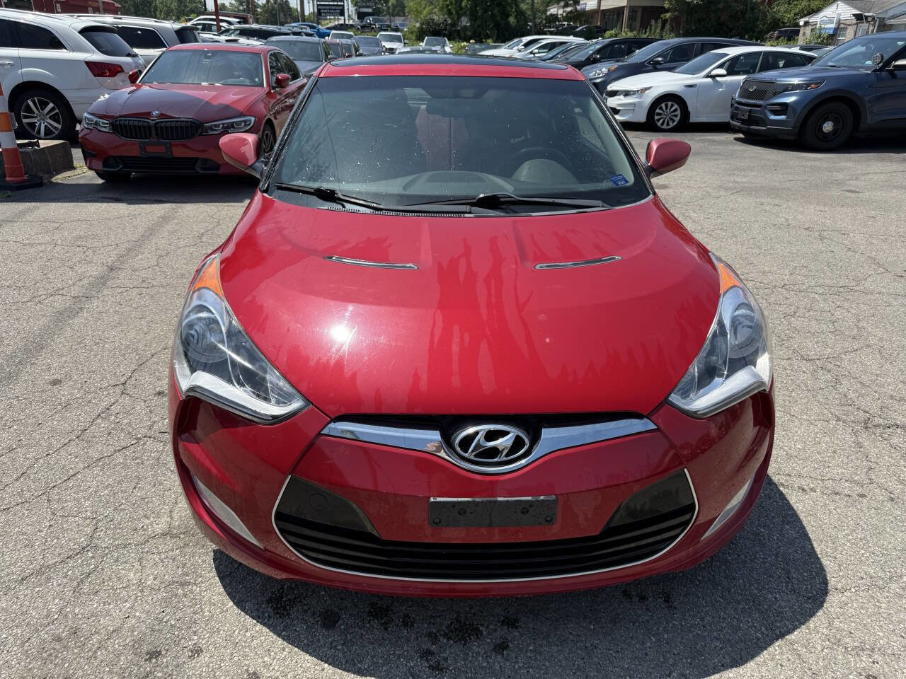 Used 2013 Hyundai Veloster w/ Style Pkg image 3