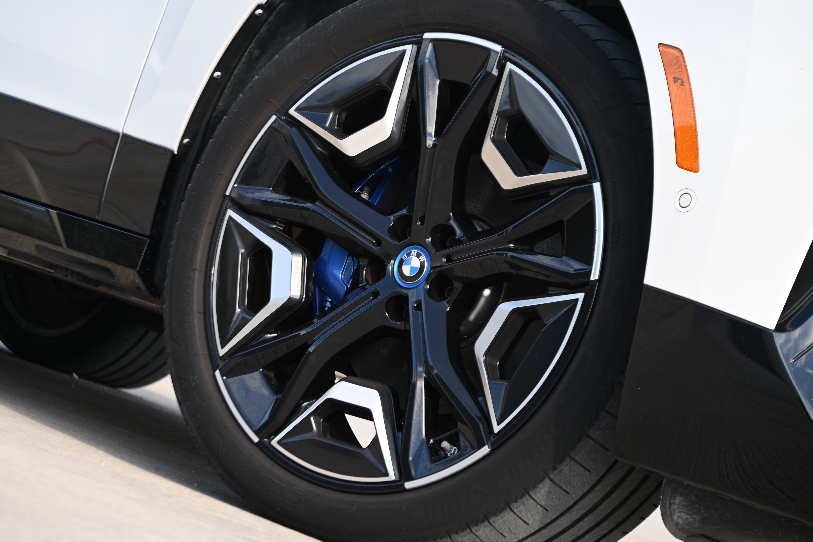 Certified 2025 BMW iX xDrive50 w/ Premium Package AWD/4WD image 11
