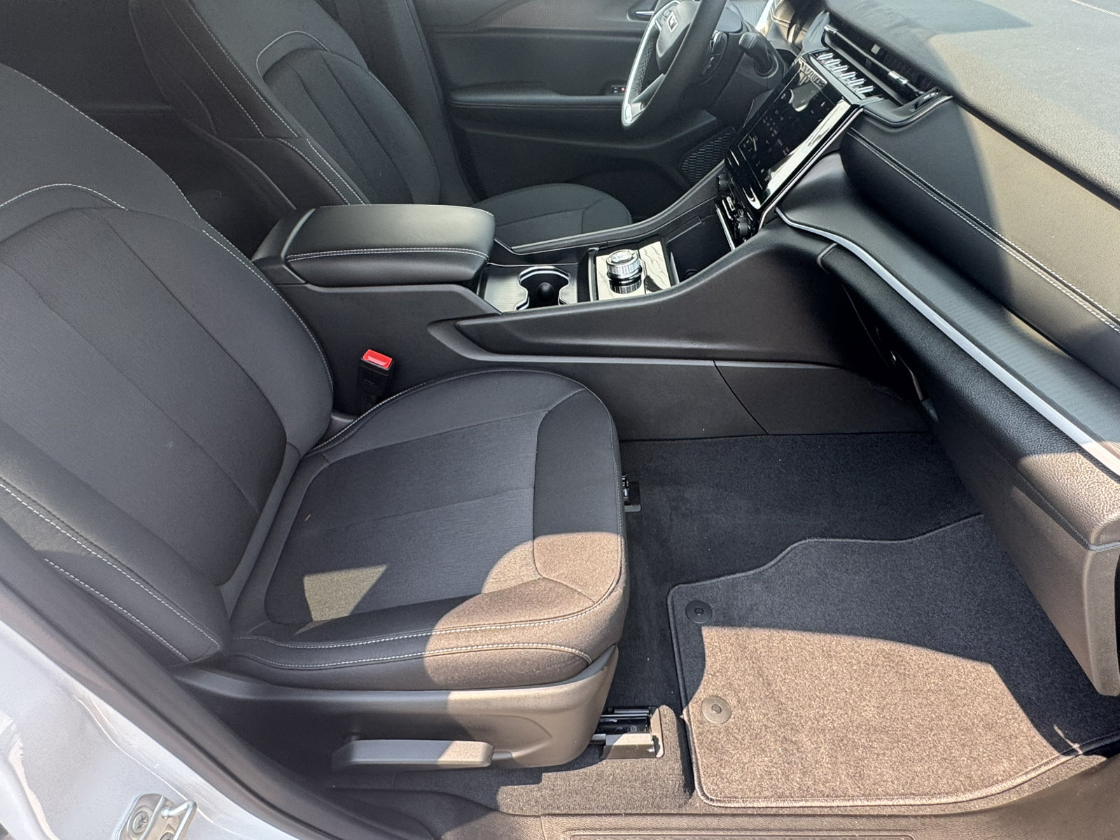 New 2026 Jeep Grand Cherokee L Laredo RWD image 15