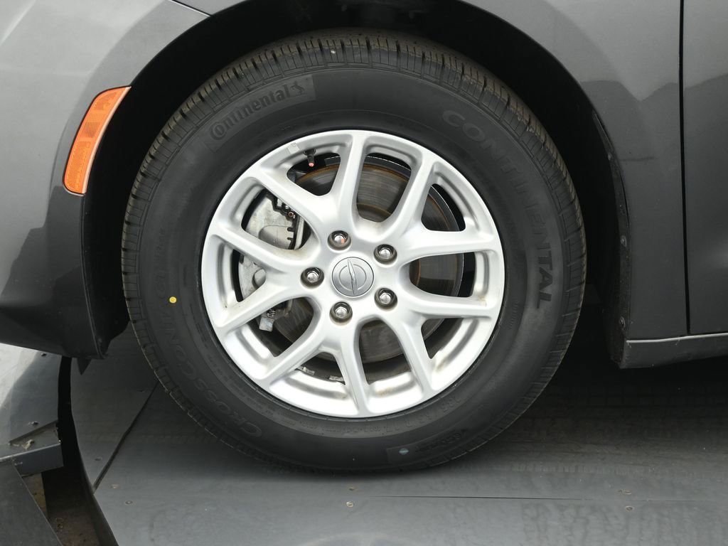 Used 2020 Chrysler Voyager Lxi image 25