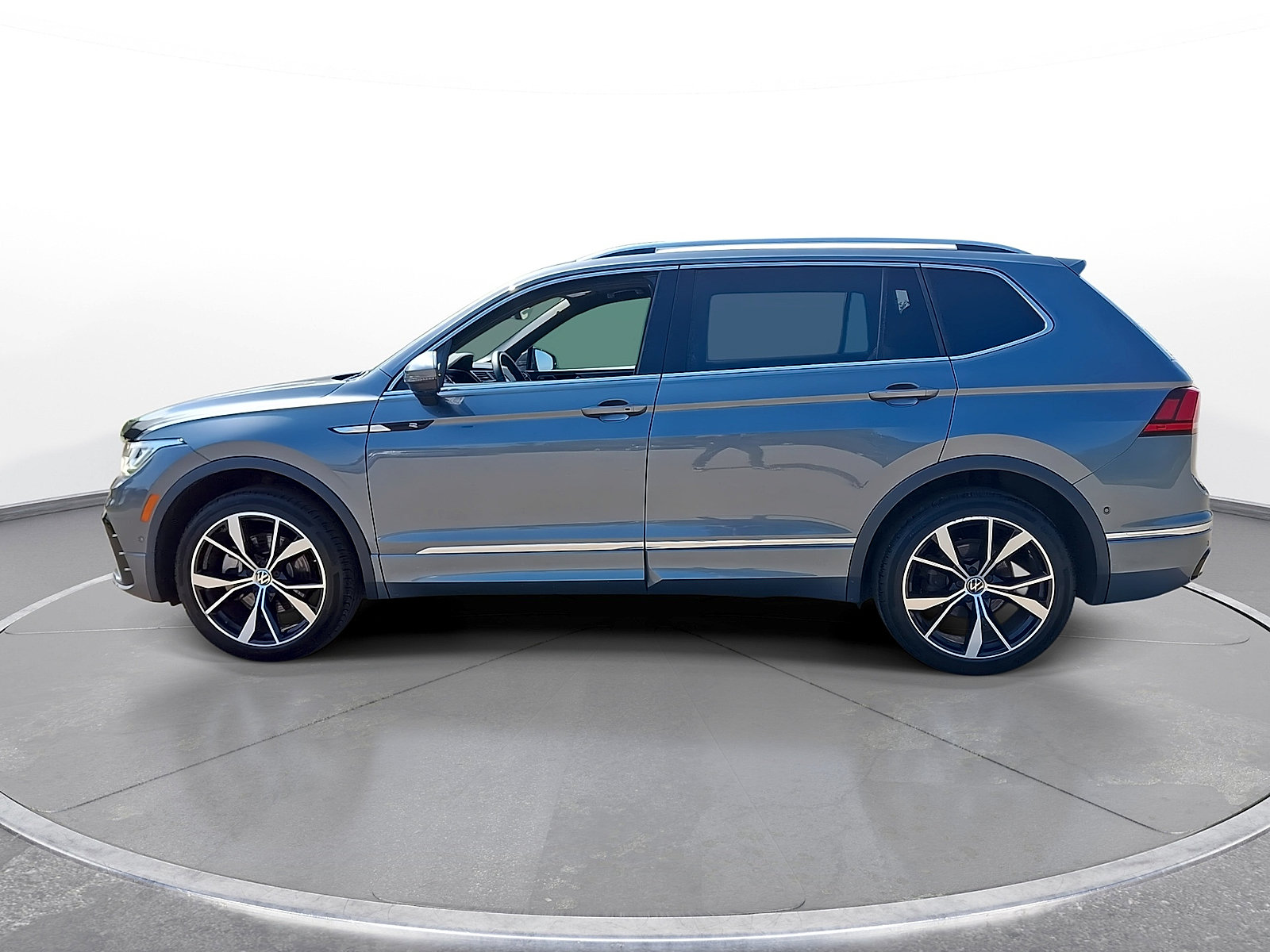 Used 2022 Volkswagen Tiguan SEL R-Line AWD/4WD image 5