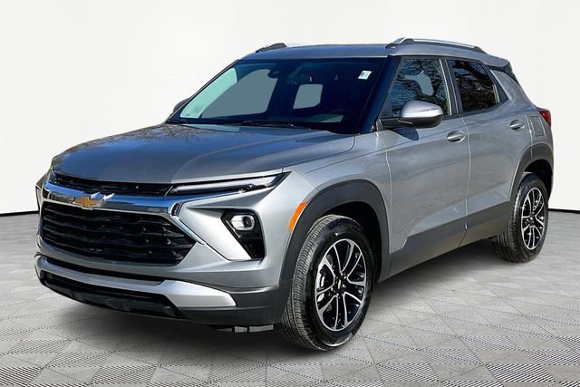 Used 2024 Chevrolet TrailBlazer LT w/ LT Cold Weather Package image 3