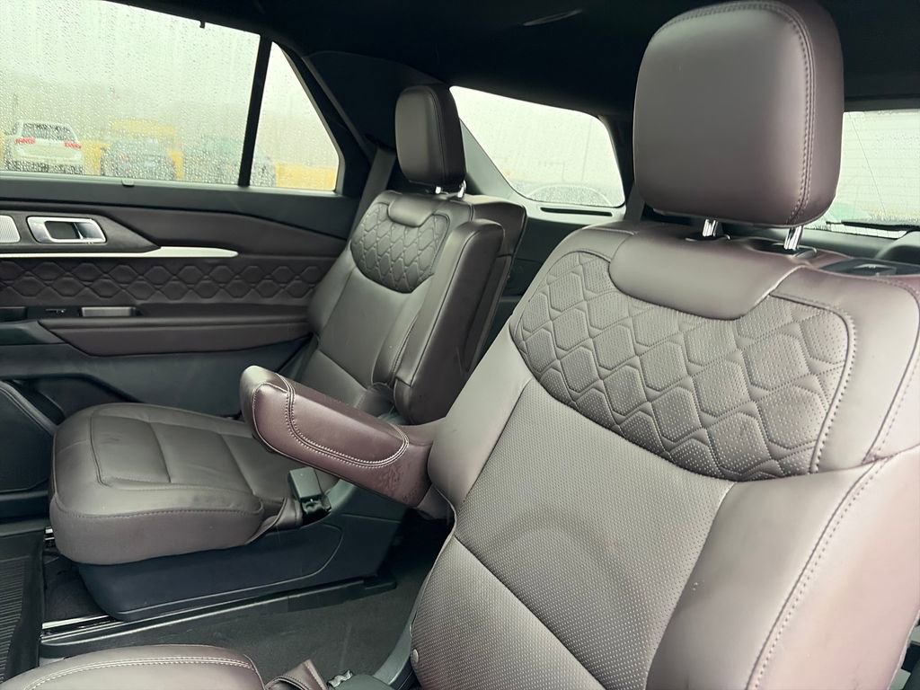 Used 2025 Ford Explorer Platinum w/ LUX Leather Package AWD/4WD image 33