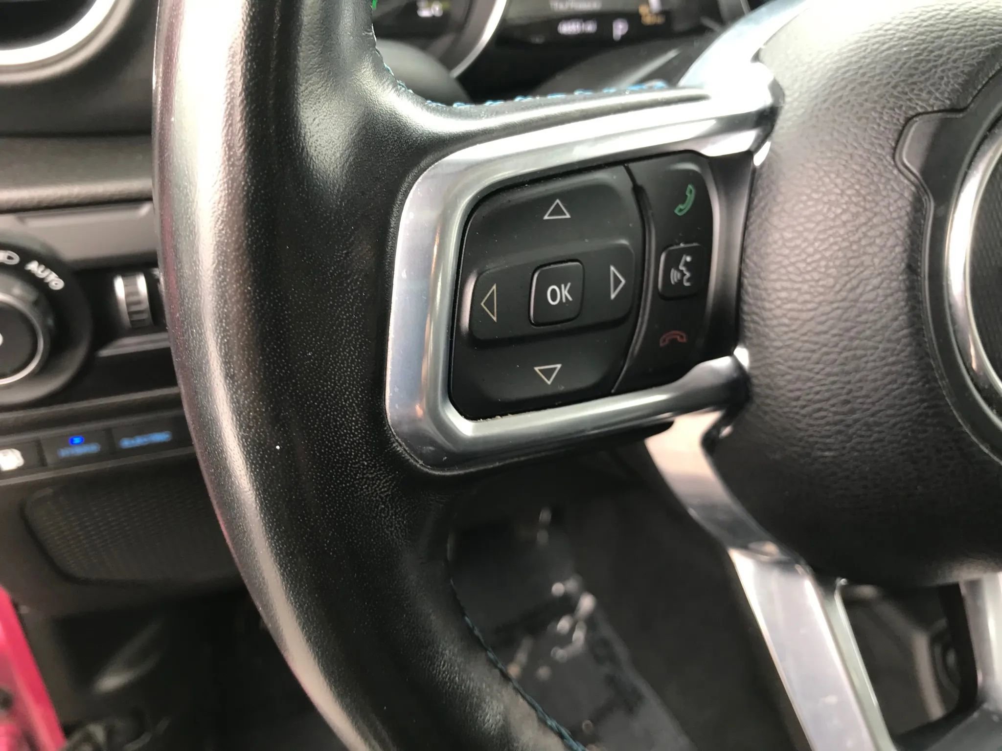 Used 2022 Jeep Wrangler Unlimited Rubicon 4xe w/ Cold Weather Group AWD/4WD image 13