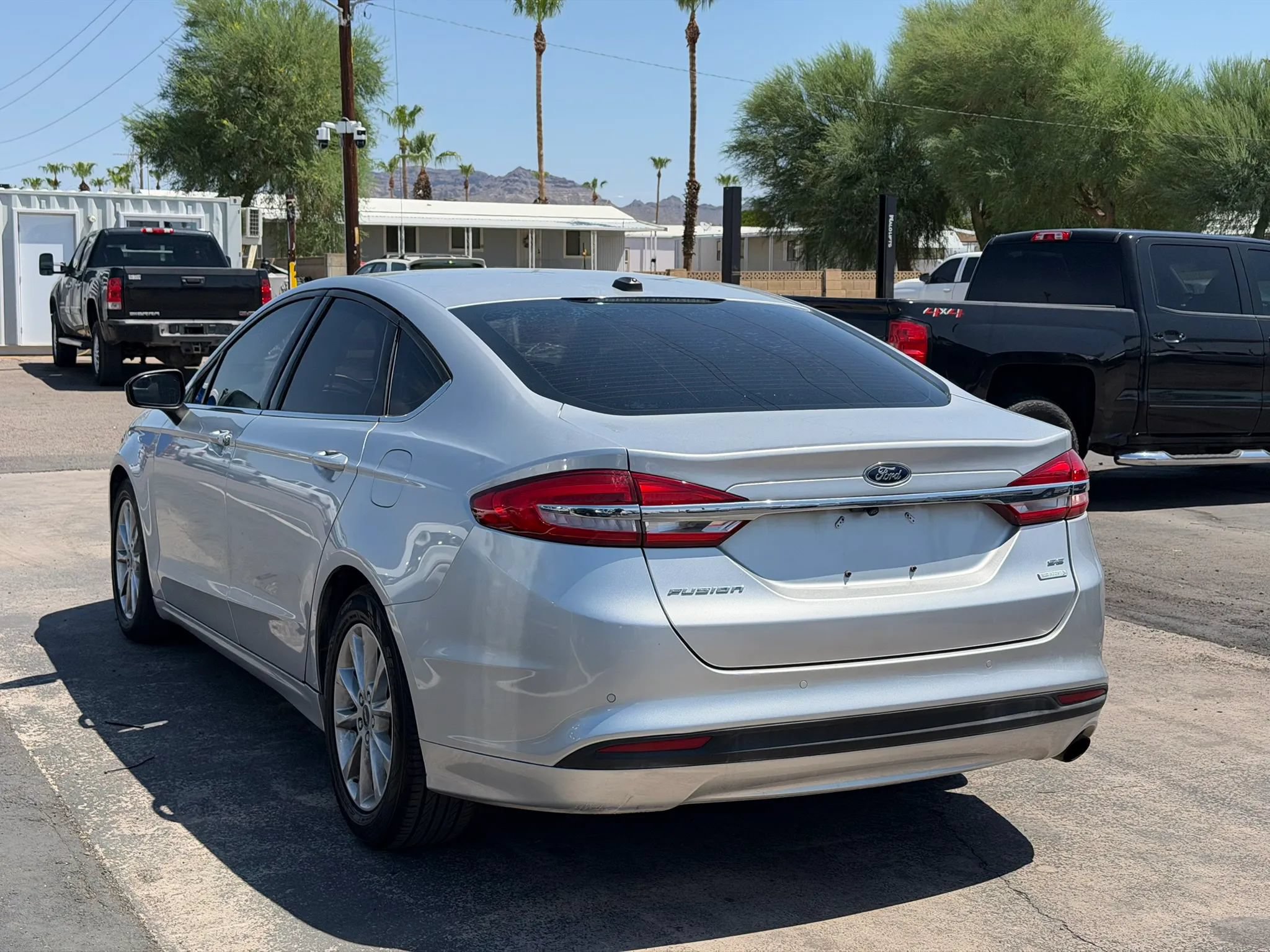 Used 2017 Ford Fusion SE FWD image 5