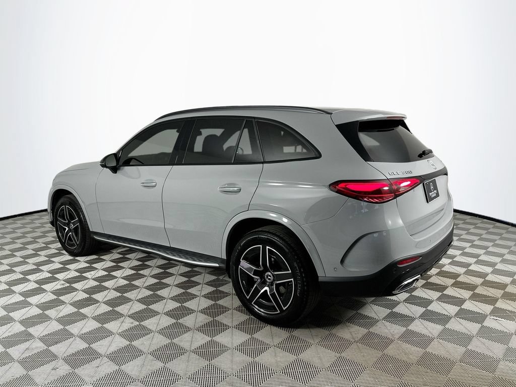 Used 2025 Mercedes-Benz GLC 300 4MATIC image 5