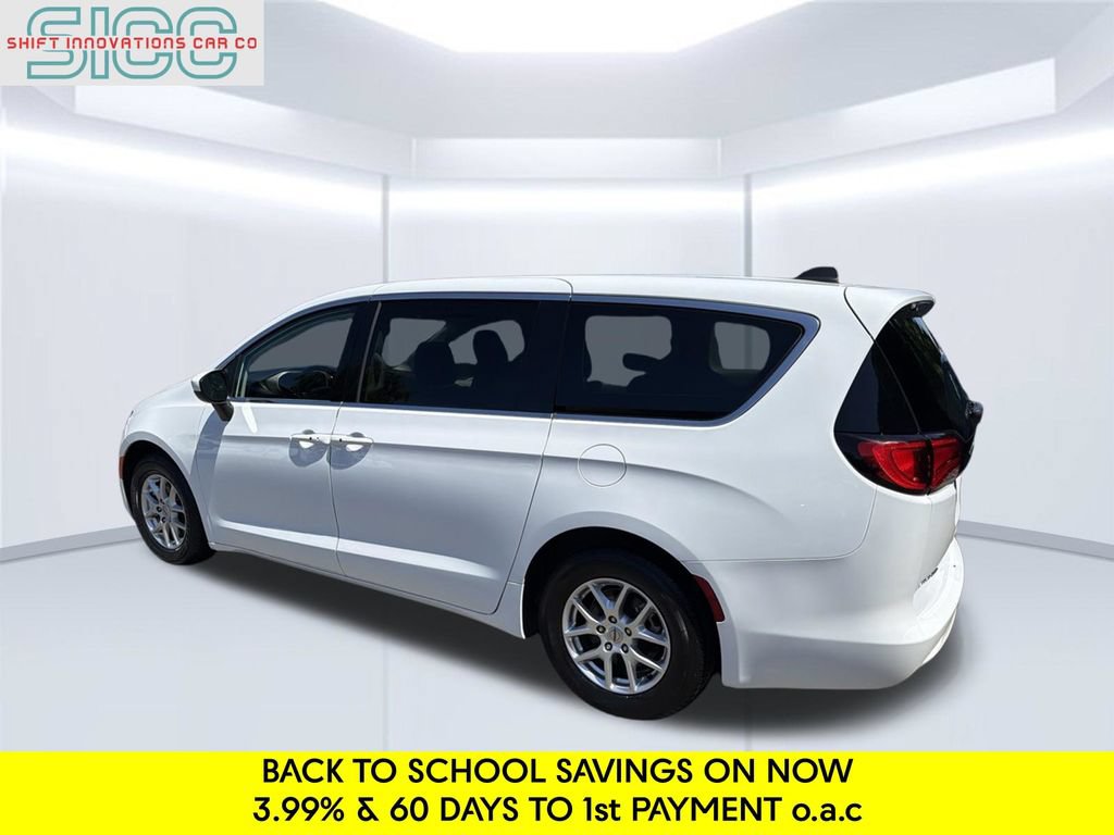 Used 2023 Chrysler Voyager LX FWD image 4