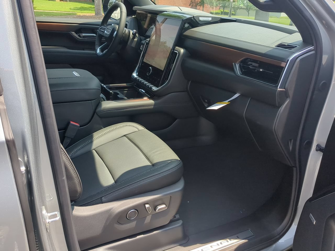 Used 2026 GMC Yukon Denali AWD/4WD image 29