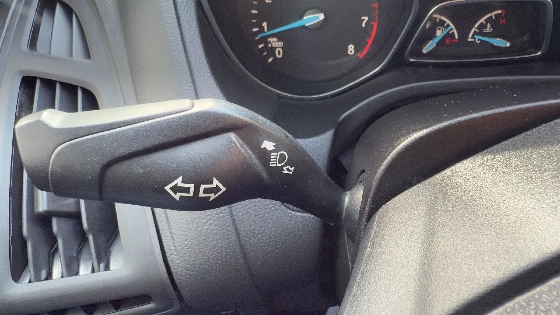 Used 2015 Ford Focus SE w/ SE Sport Package image 14