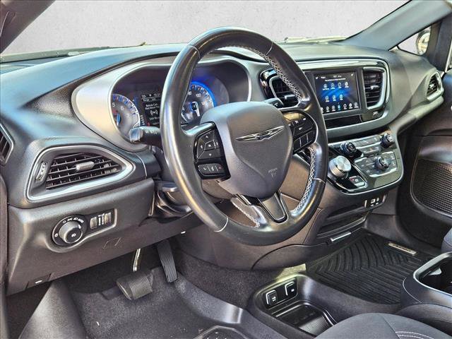 Used 2019 Chrysler Pacifica Touring Plus w/ S Appearance Package image 10