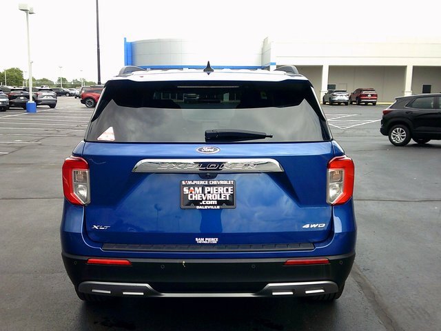 Used 2023 Ford Explorer XLT w/ Equipment Group 202A image 4