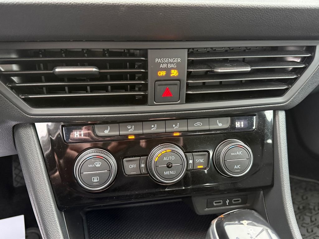 Used 2022 Volkswagen Jetta SE image 17