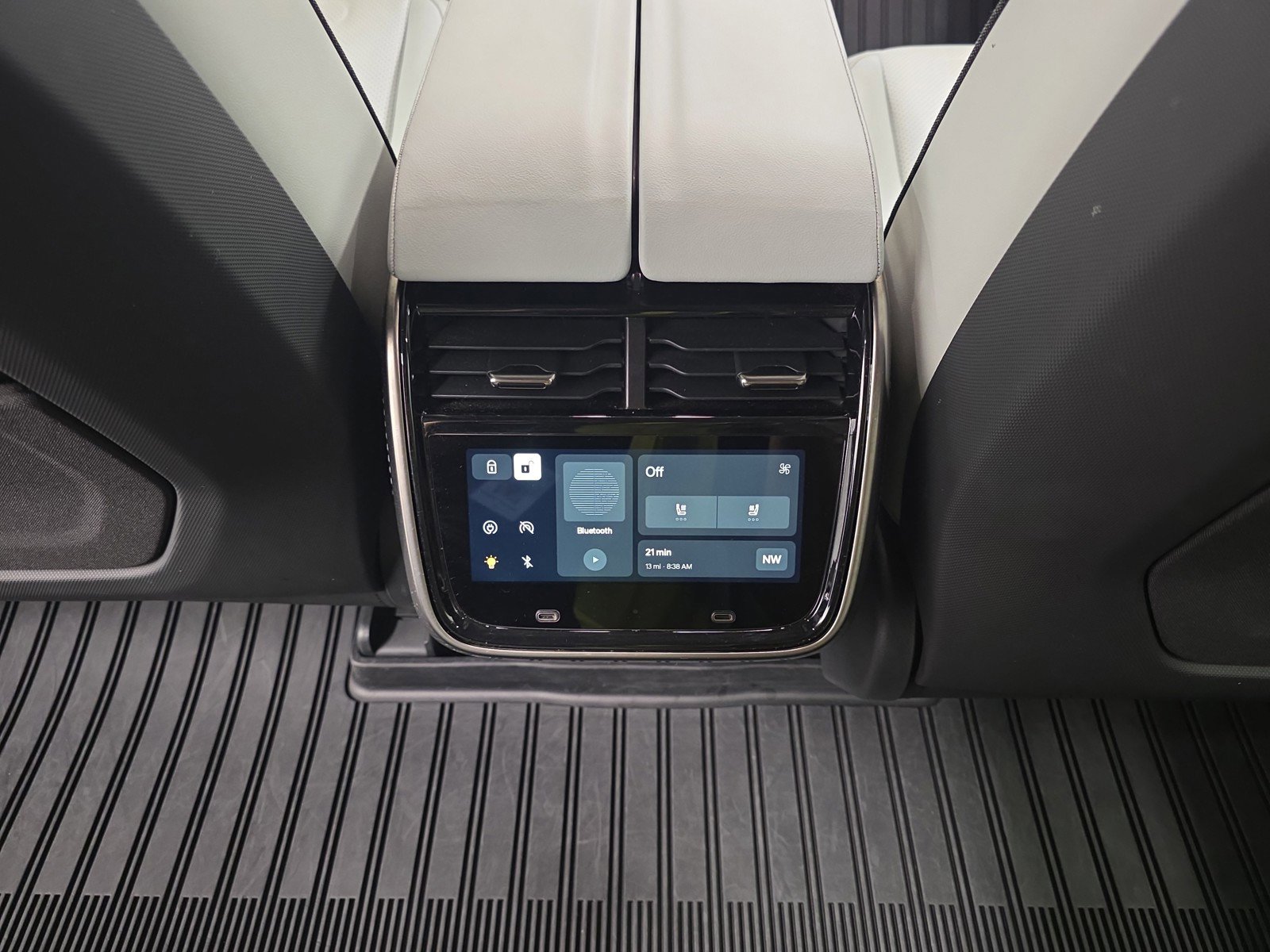 Used 2024 Rivian R1S Adventure AWD/4WD image 30