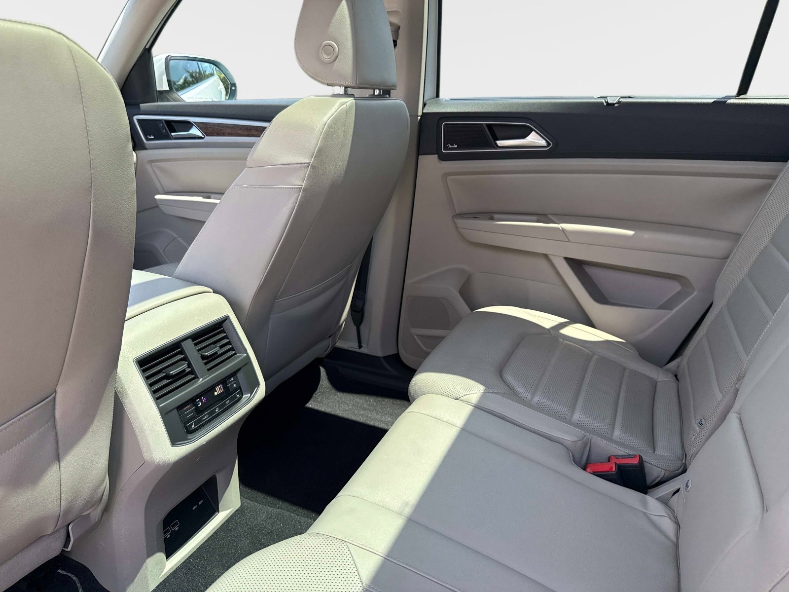 Used 2018 Volkswagen Atlas SEL Premium AWD/4WD image 14