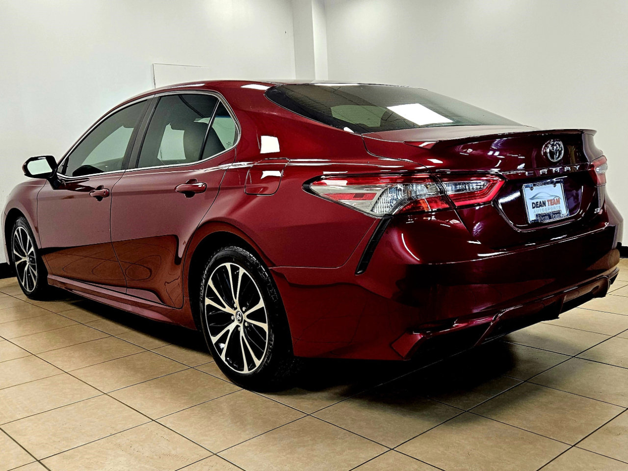 Used 2018 Toyota Camry SE image 6