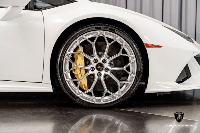 Used 2024 Lamborghini Huracan EVO image 28