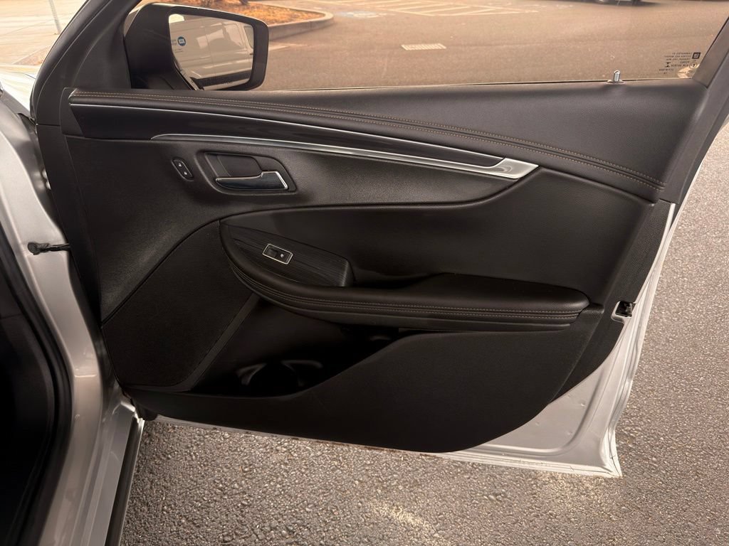 Used 2017 Chevrolet Impala LT FWD image 28