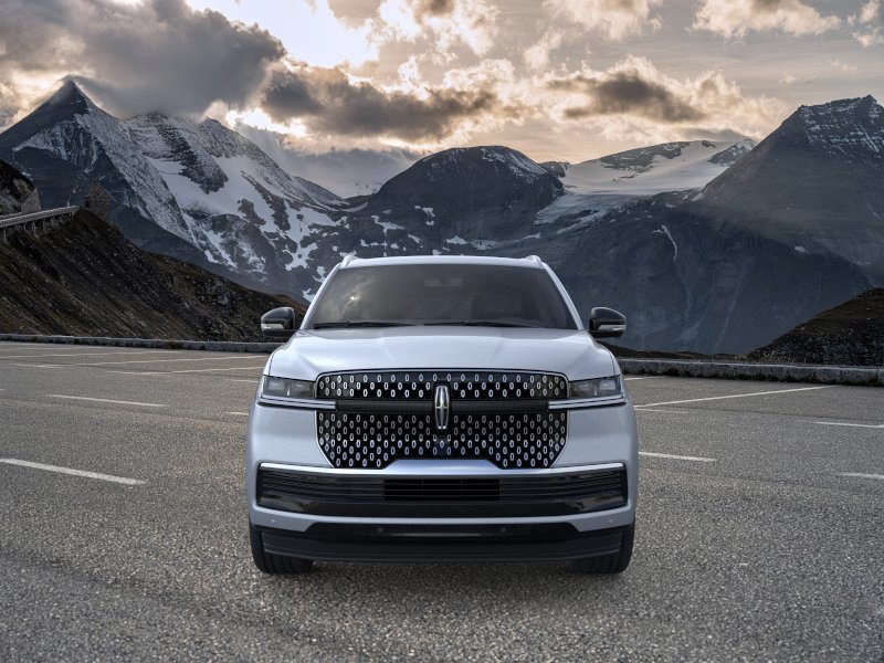 Used 2026 Lincoln Navigator Reserve AWD/4WD image 6