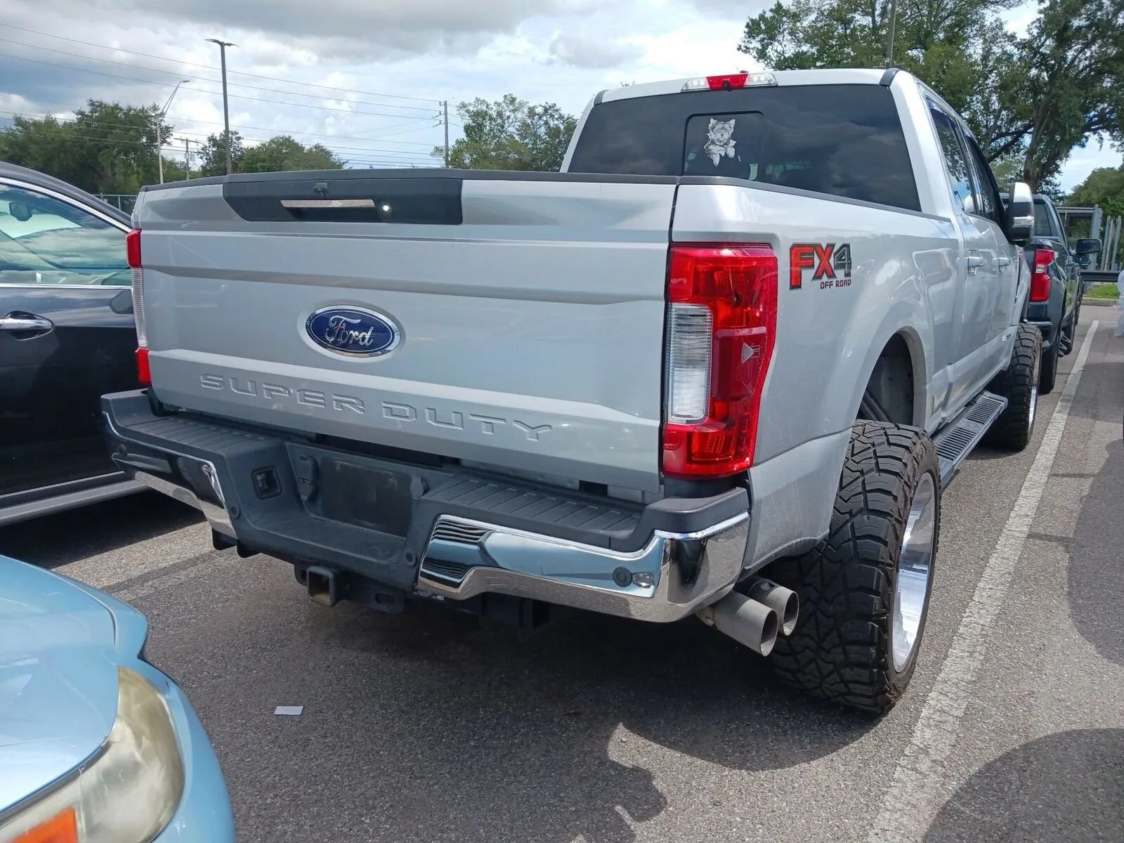 Used 2017 Ford F250 Lariat w/ Lariat Ultimate Package AWD/4WD image 2