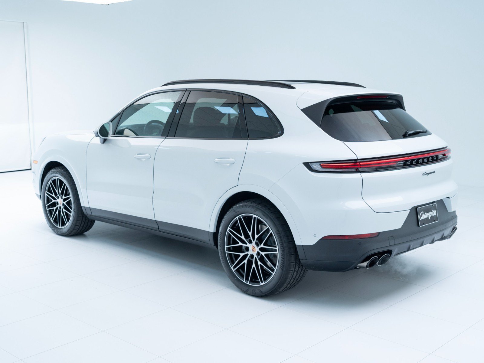 Used 2026 Porsche Cayenne AWD/4WD image 3