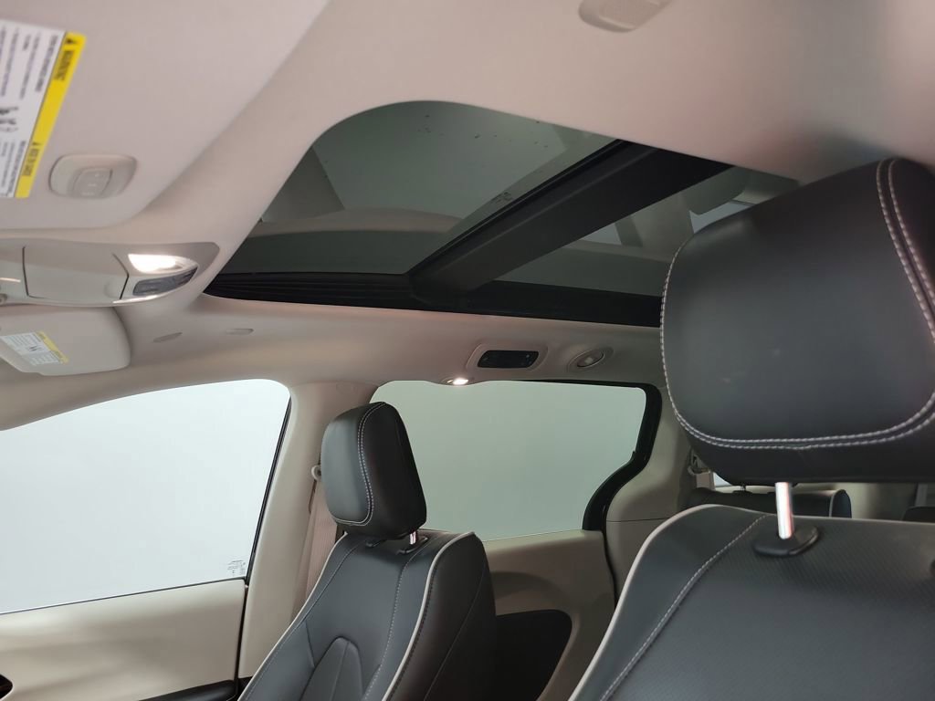 Used 2023 Chrysler Pacifica Limited image 64