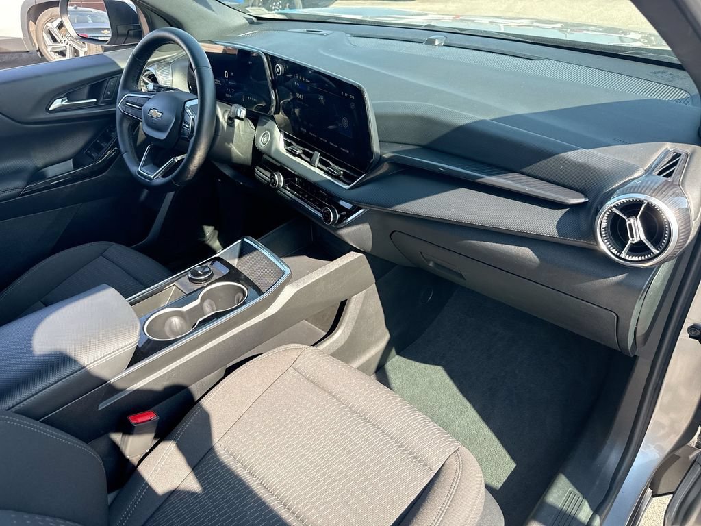 Used 2026 Chevrolet Equinox LT AWD/4WD image 12